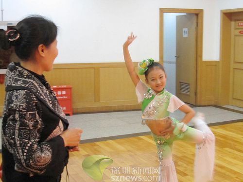 深圳關(guān)愛行動(dòng):聽障人士穿越無聲世界(組圖)