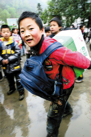 “特區人的愛心感動我們”